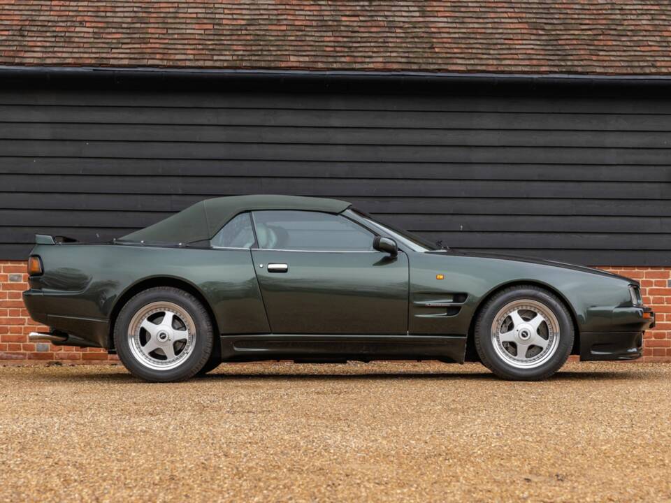 Immagine 2/50 di Aston Martin Virage Volante (1992)