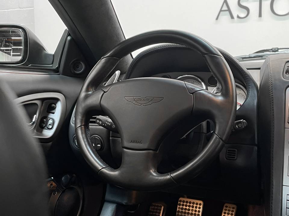 Image 34/35 de Aston Martin V12 Vanquish S (2006)