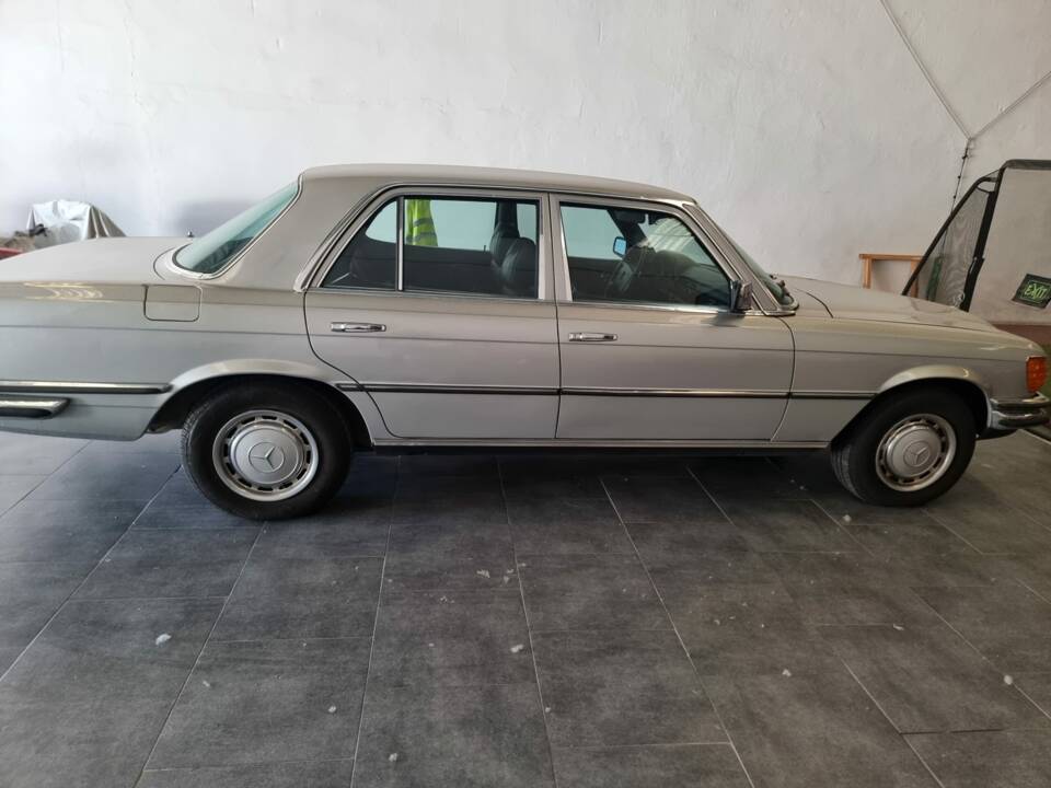 Image 8/8 of Mercedes-Benz 350 SE (1975)