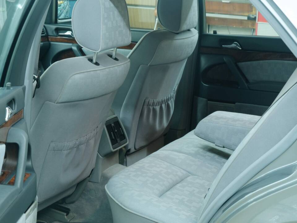 Bild 50/50 von Mercedes-Benz 300 SE (1992)