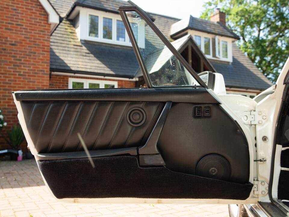 Image 17/35 of Porsche 911 SC 3.0 (1983)