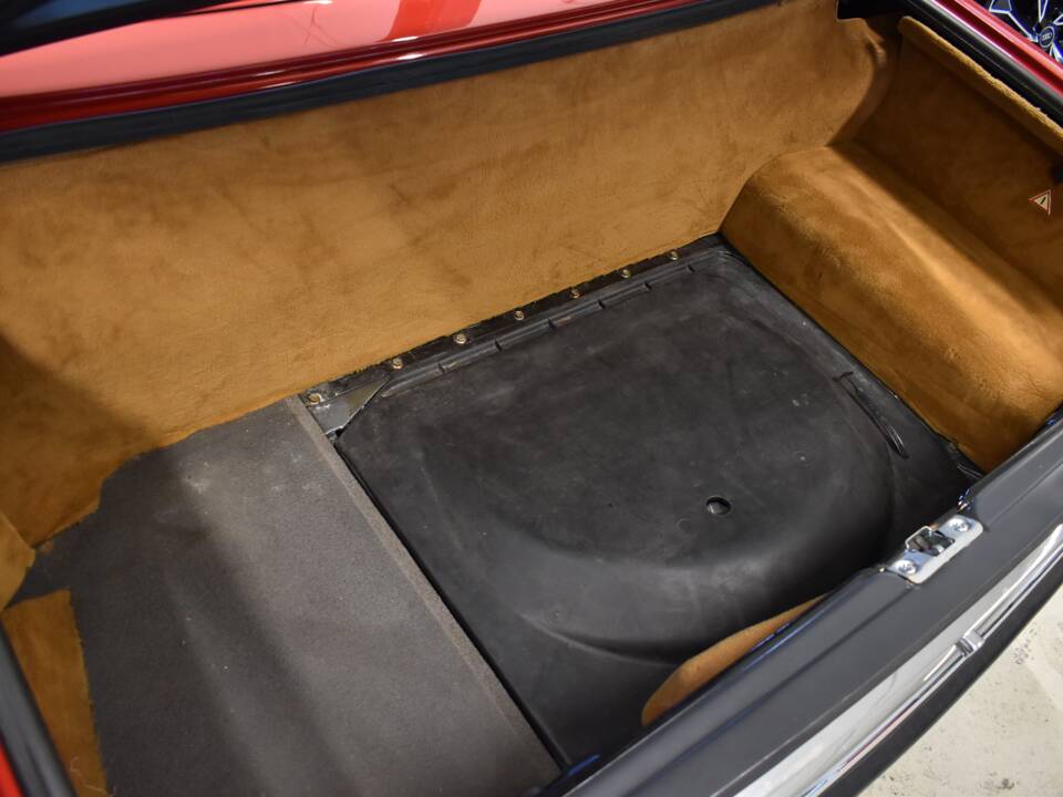 Image 62/94 of Mercedes-Benz 560 SL (1988)