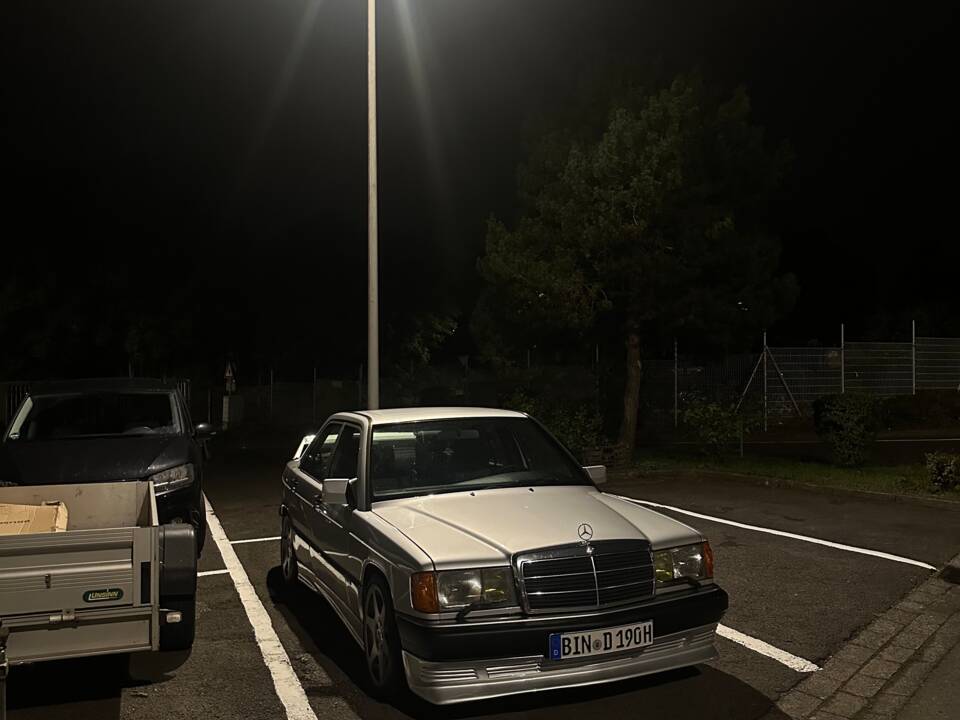 Immagine 49/49 di Mercedes-Benz 190 E (1990)
