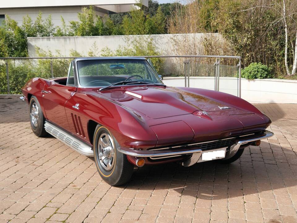 Image 1/8 of Chevrolet Corvette Sting Ray 427 Turbo Jet (1966)