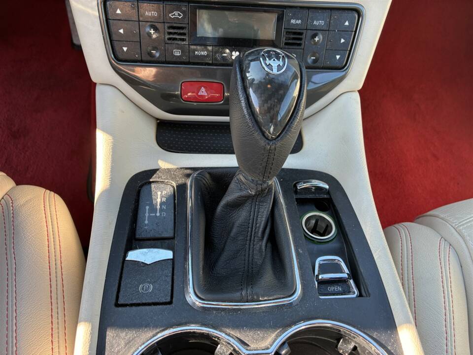 Image 24/54 of Maserati GranCabrio Sport (2015)