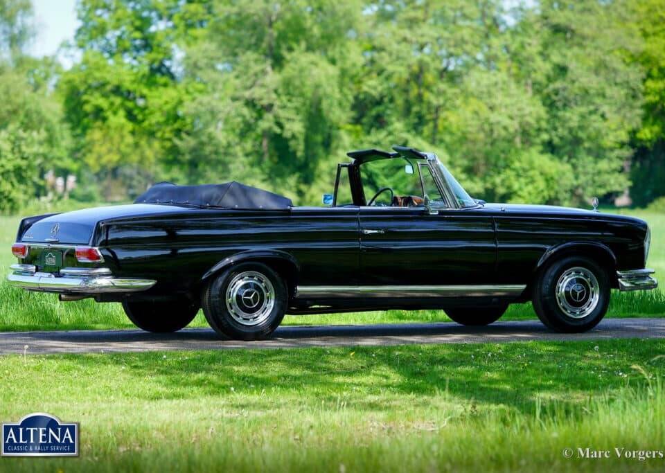 Image 9/52 de Mercedes-Benz 220 SE b (1963)