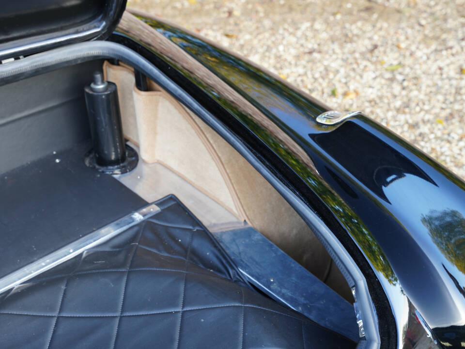 Image 13/50 of Nash-Healey Roadster (1953)