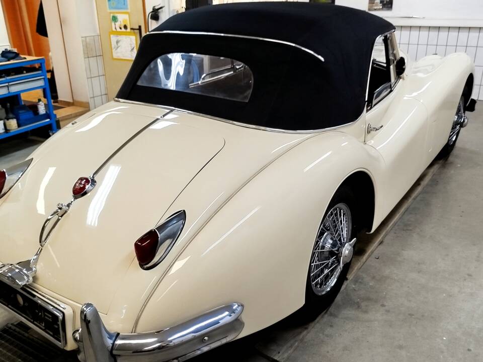 Immagine 25/74 di Jaguar XK 140 SE DHC (1955)