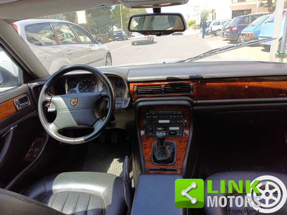 Image 5/10 of Jaguar XJ6 3.2 (1995)
