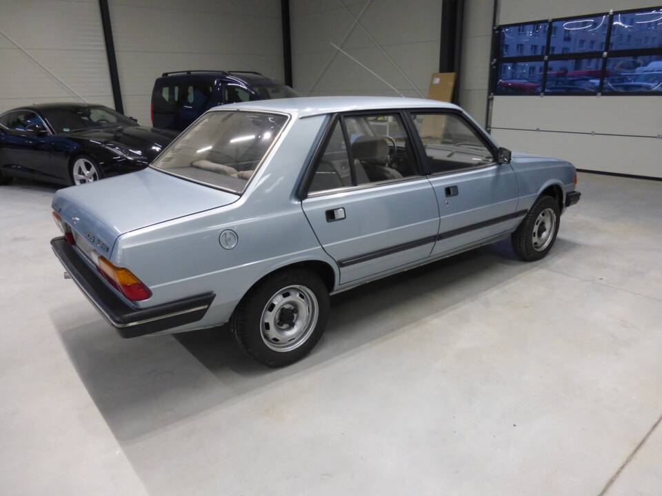 Bild 8/24 von Peugeot 305 (1986)