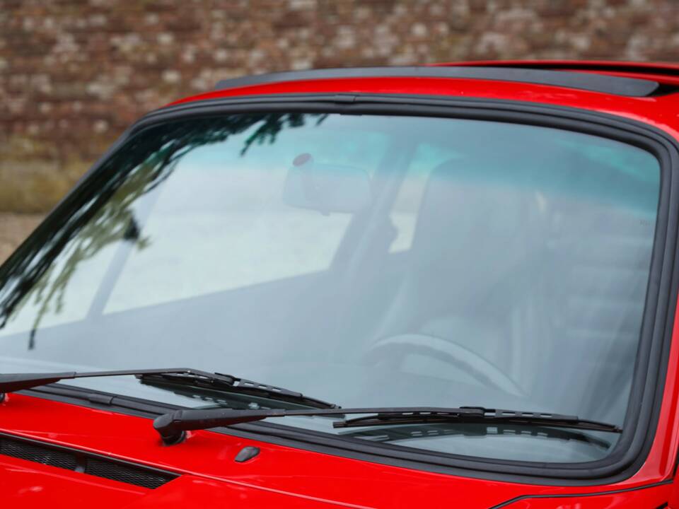 Image 29/50 of Porsche 911 Carrera 3.2 (1988)