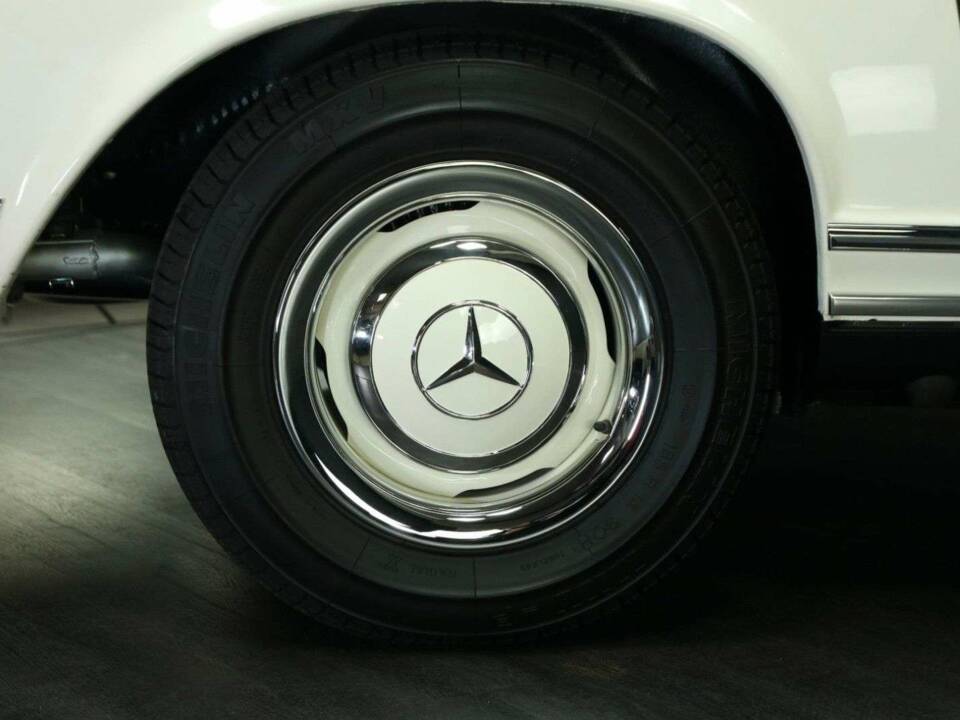 Image 49/50 of Mercedes-Benz 230 SL (1965)