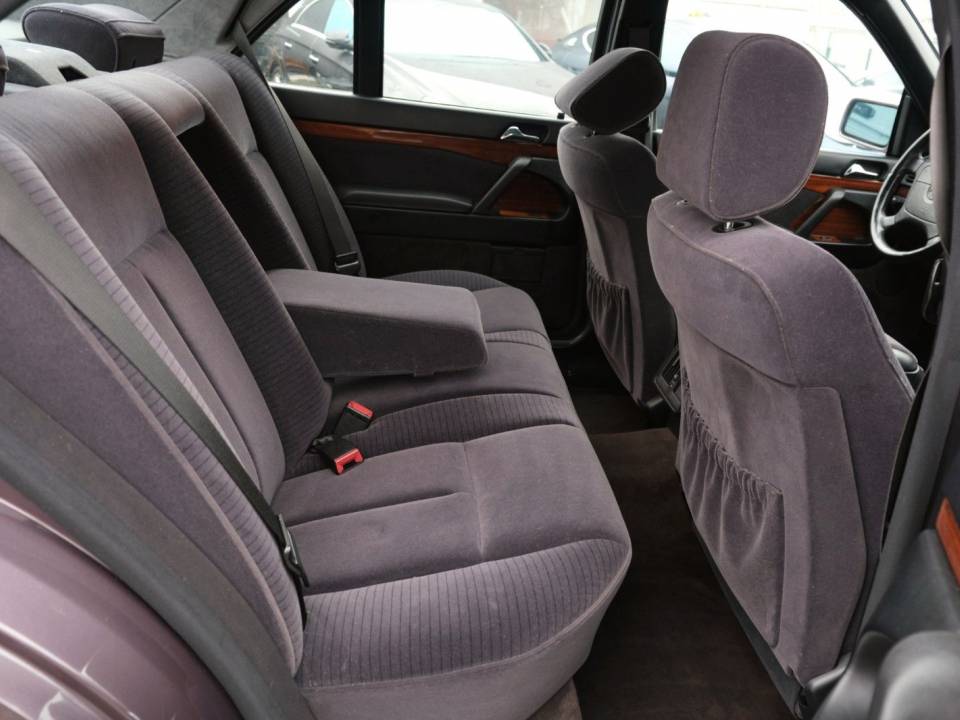 Image 13/14 of Mercedes-Benz 500 SE (1991)