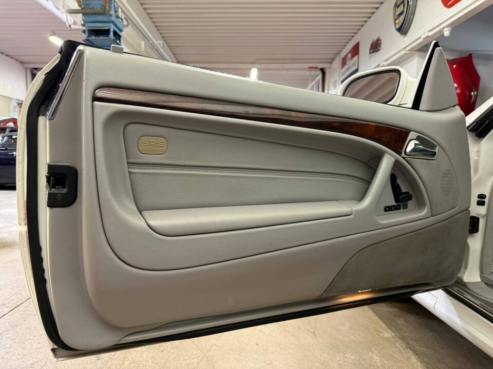 Image 6/17 de Mercedes-Benz SL 500 (1999)