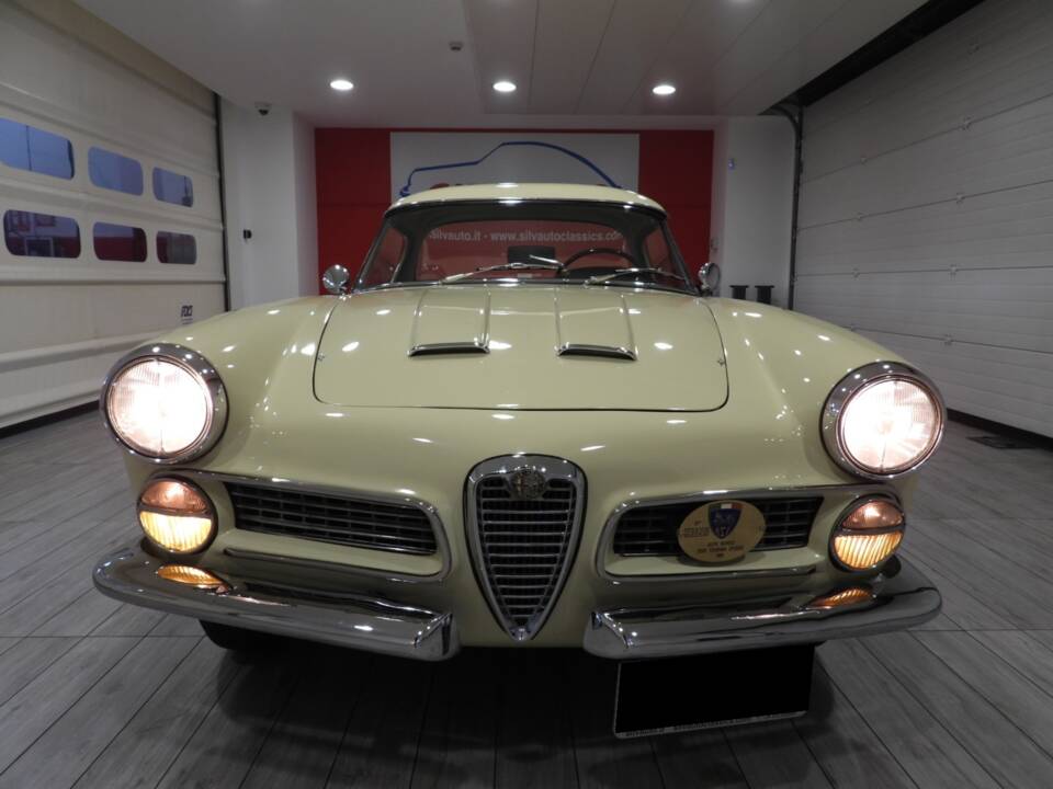 Afbeelding 11/15 van Alfa Romeo 2000 Spider (1961)