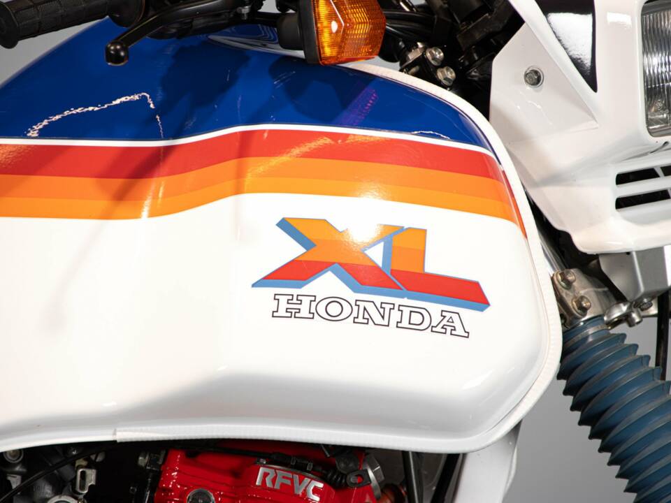 Image 31/50 of Honda DUMMY (1986)