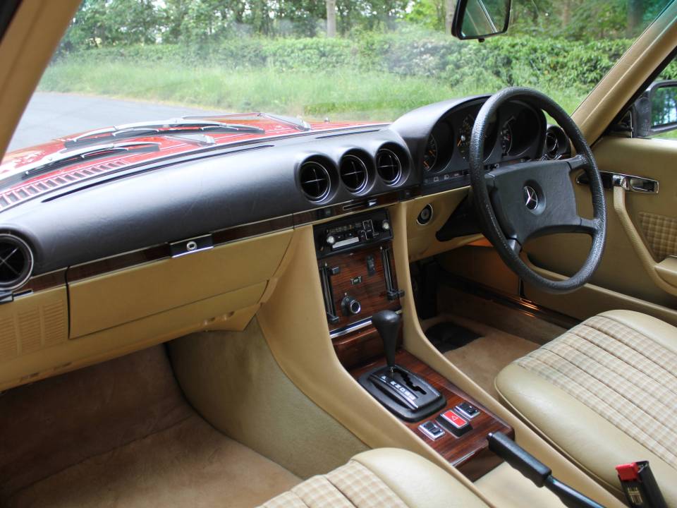 Image 11/17 of Mercedes-Benz 380 SL (1980)