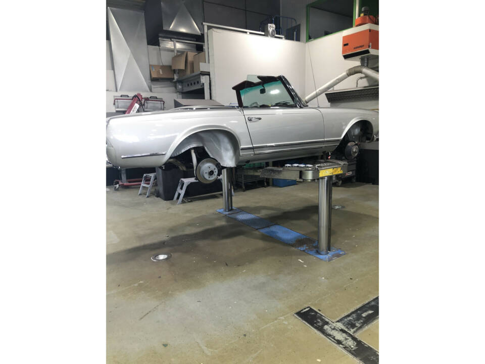 Image 10/50 of Mercedes-Benz 280 SL (1969)