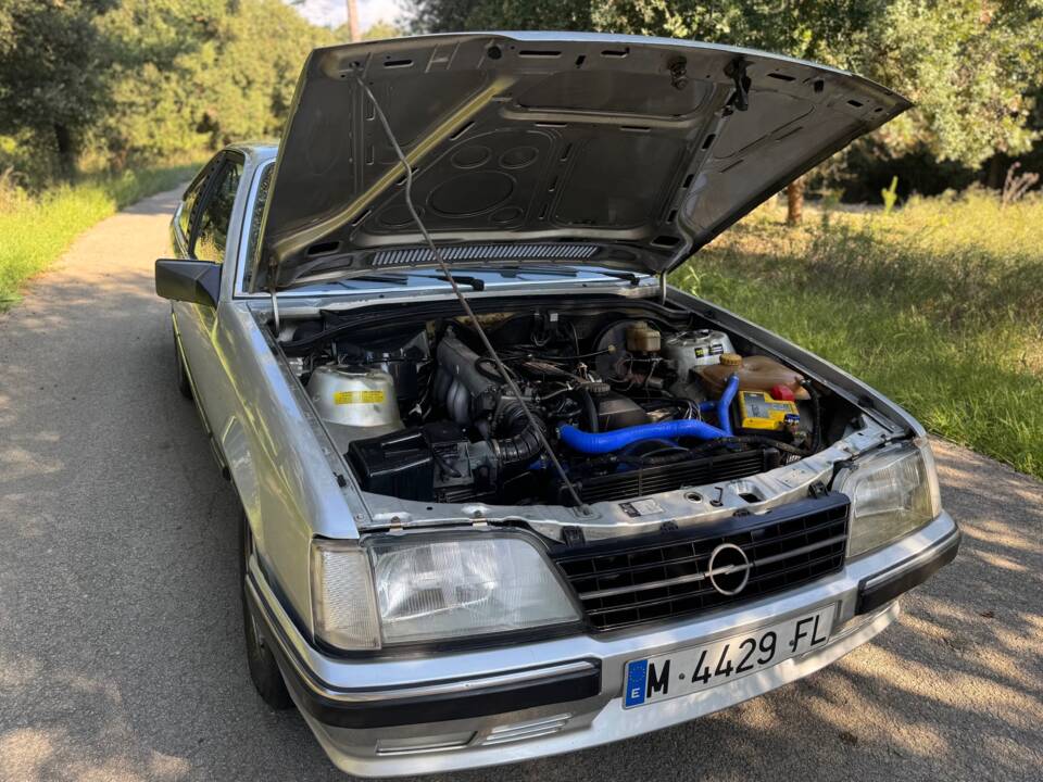 Bild 38/41 von Opel Monza 3,0 E (1983)