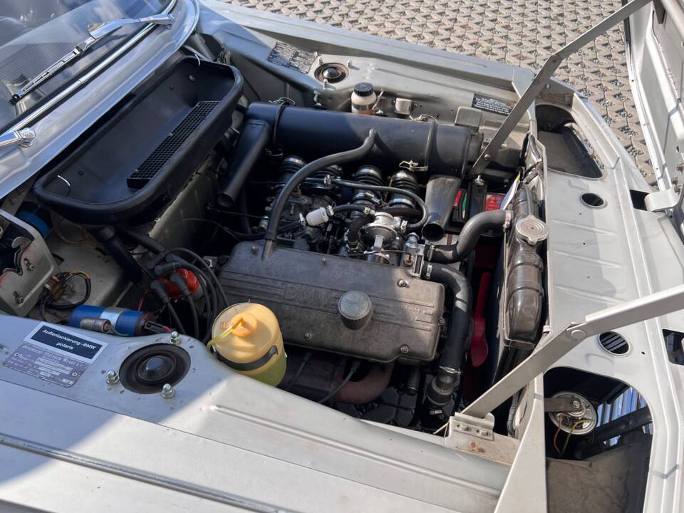 Image 12/30 of BMW 2000 tilux (1968)