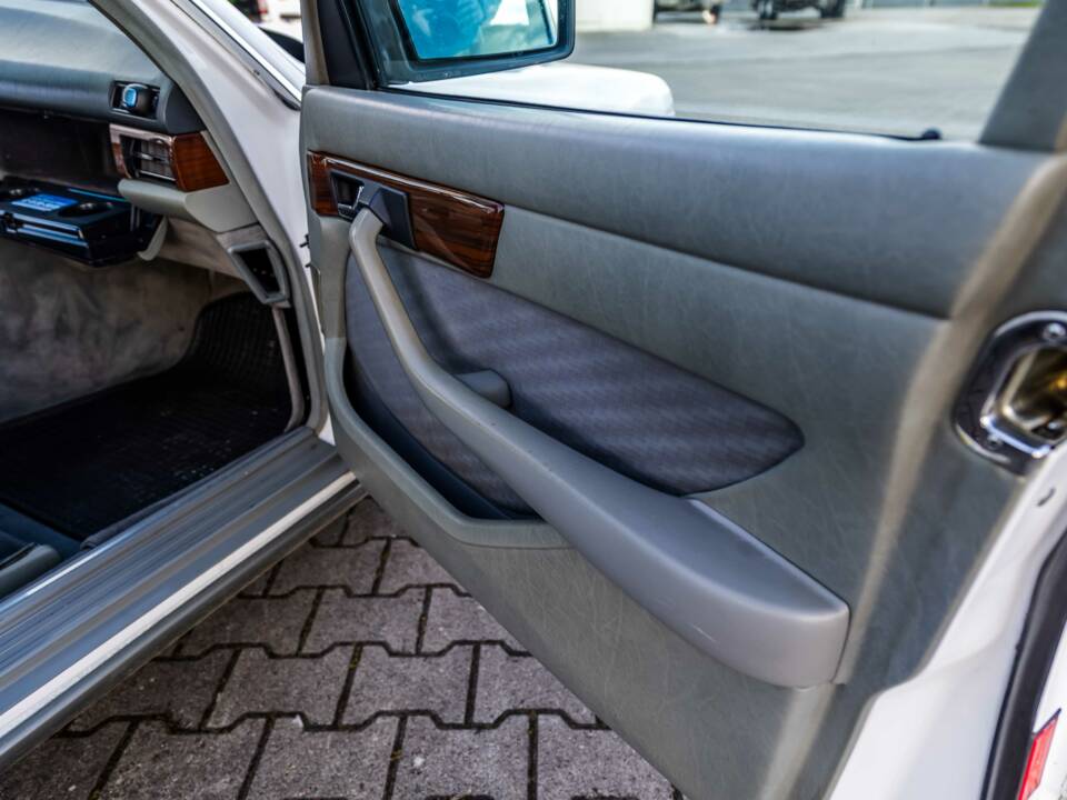 Image 118/175 of Mercedes-Benz 420 SE (1986)