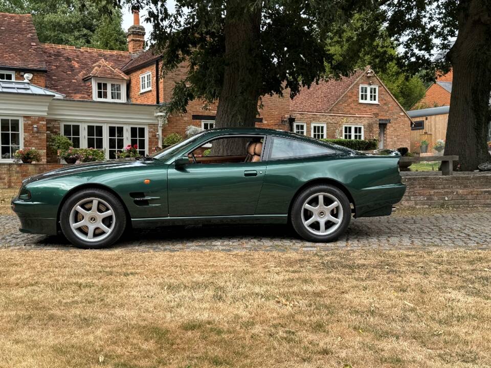 Image 10/30 of Aston Martin V8 Coupé (1996)