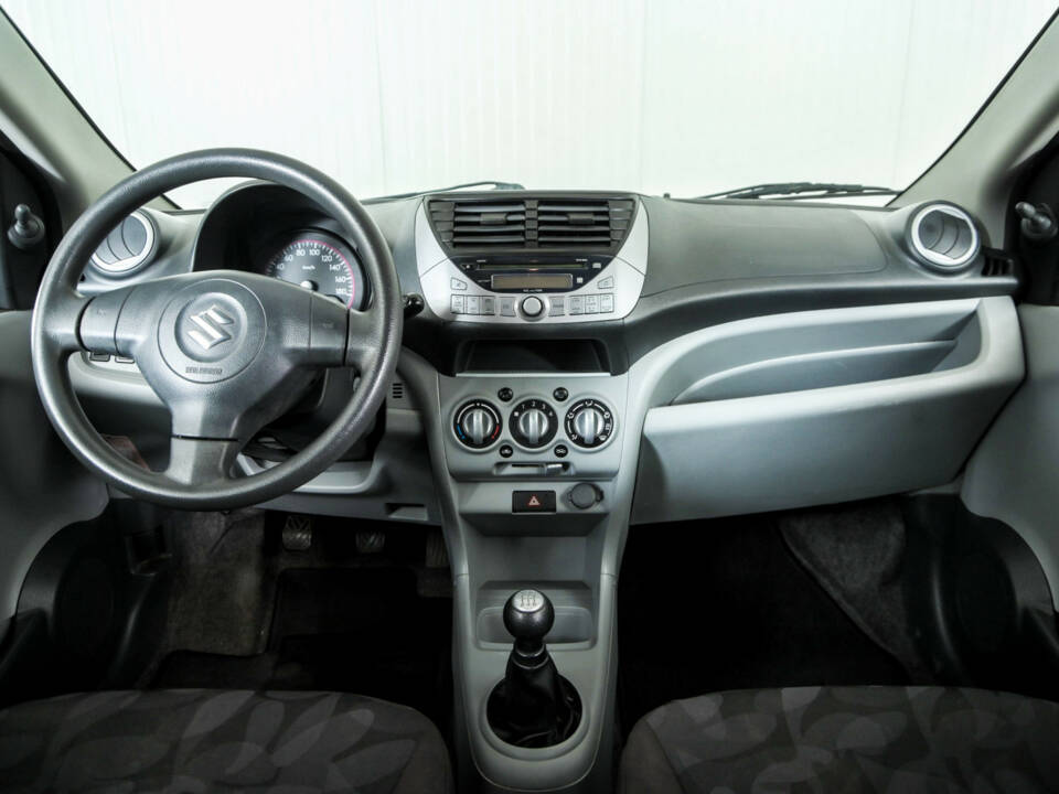 Image 7/48 of Suzuki Alto (2010)