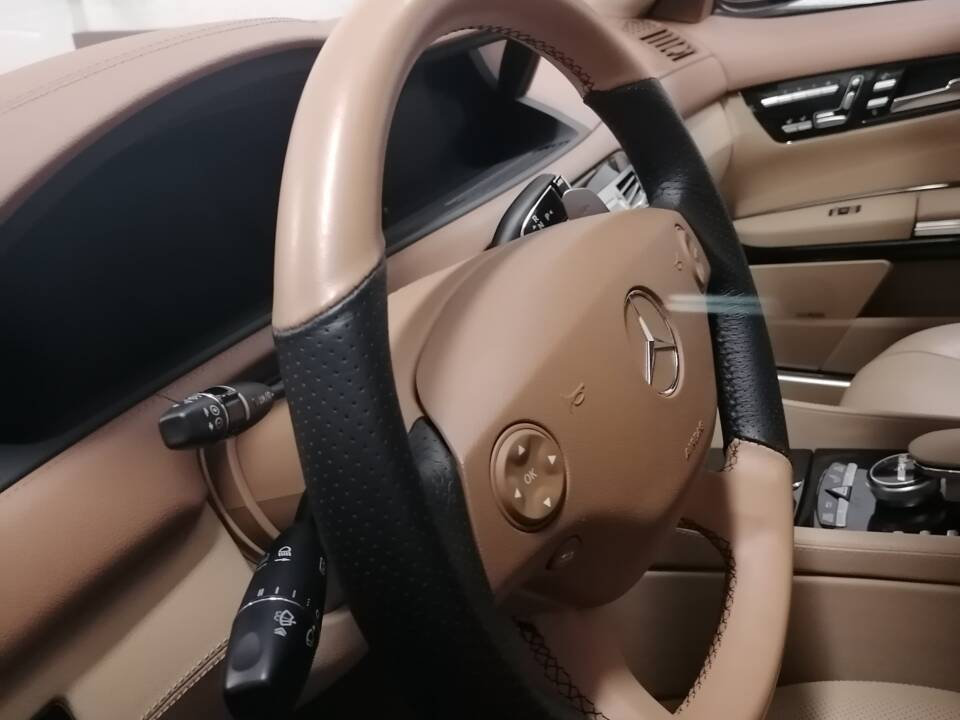 Image 20/26 of Mercedes-Benz CL 500 (2008)