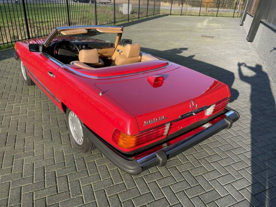 Image 12/36 de Mercedes-Benz 560 SL (1987)