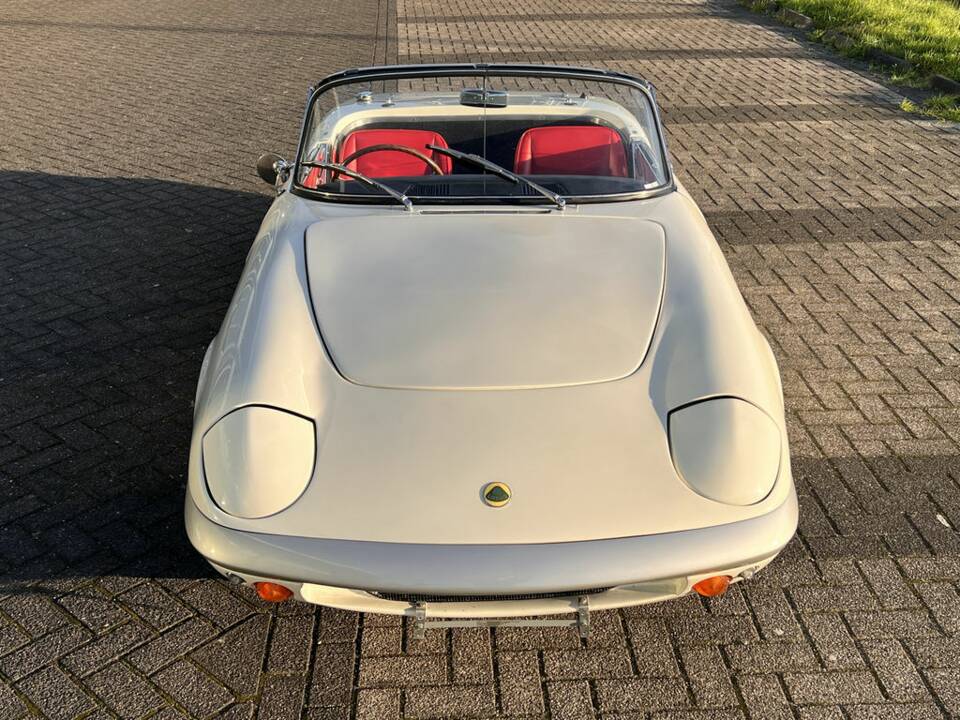 Image 5/8 of Lotus Elan (1965)