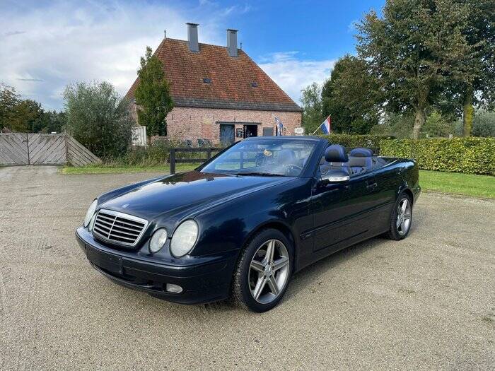 Afbeelding 2/7 van Mercedes-Benz CLK 200 (2000)