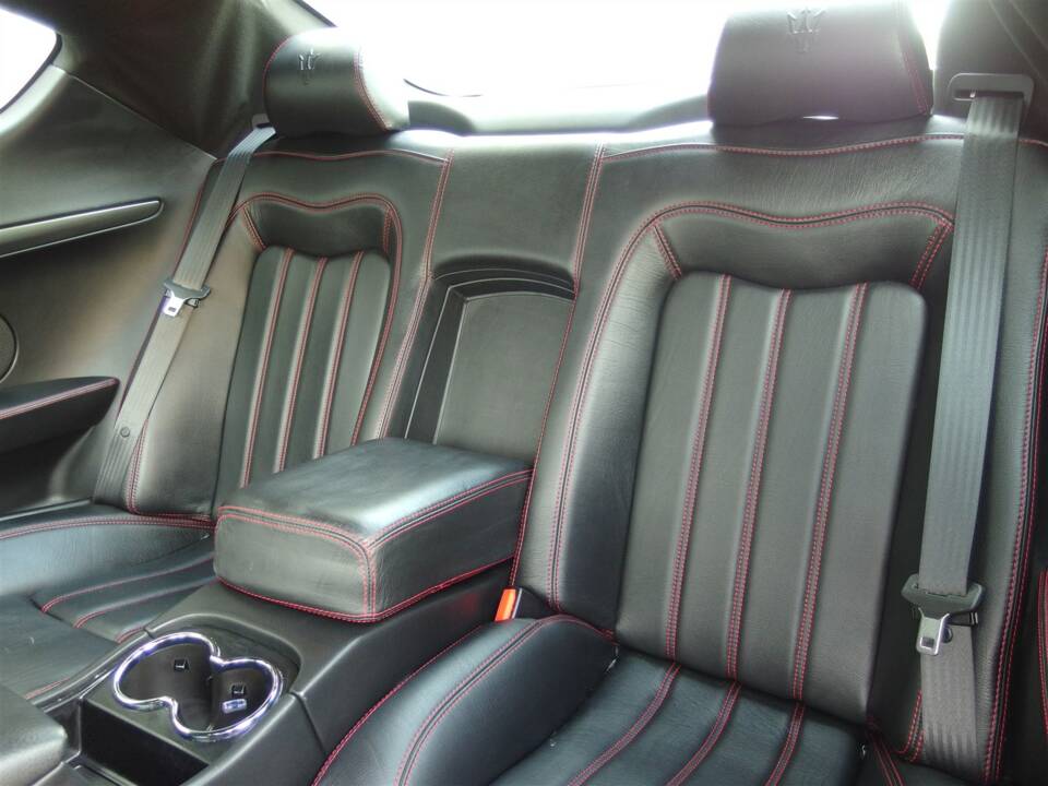 Afbeelding 77/100 van Maserati GranTurismo S (2010)