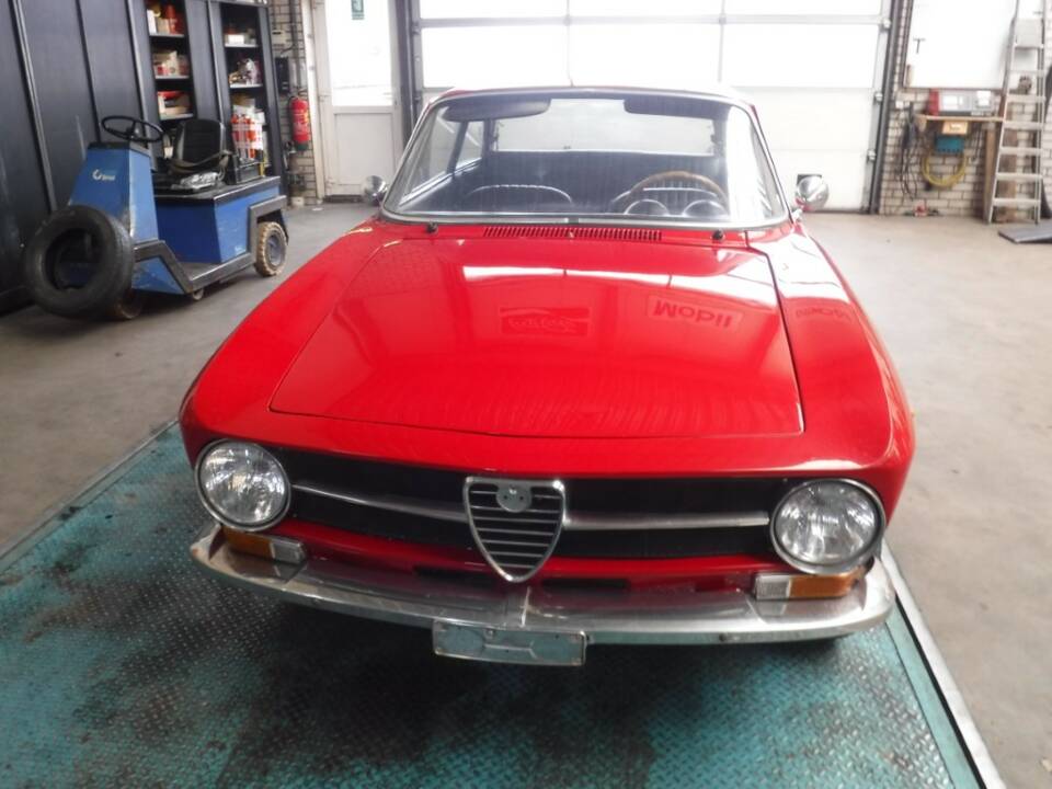 Afbeelding 32/35 van Alfa Romeo Giulia GT 1300 Junior (1972)