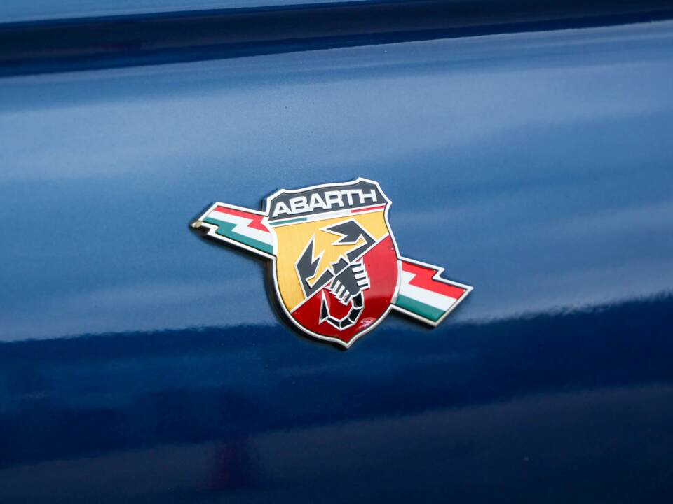 Image 18/50 of Abarth 595 Cabrio Italia (2011)