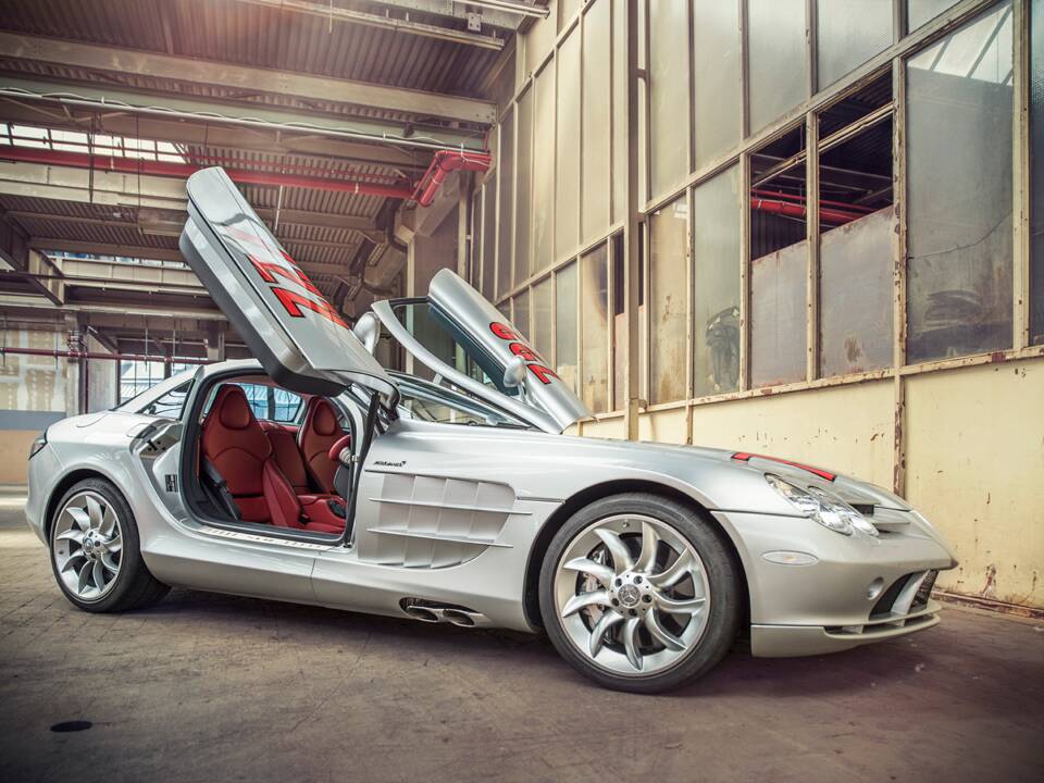 Image 21/61 of Mercedes-Benz SLR McLaren (2004)