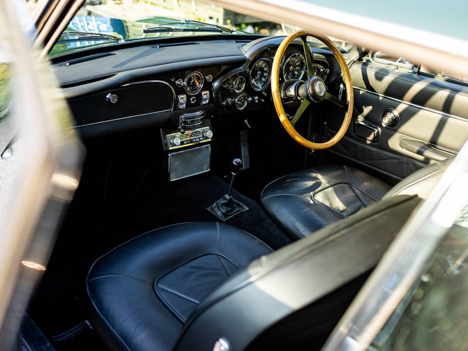Bild 24/43 von Aston Martin DB 6 Vantage (1967)
