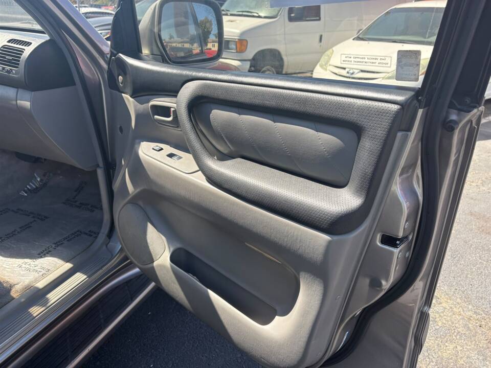 Image 17/28 of Toyota Land Cruiser J 100 V8 (2002)