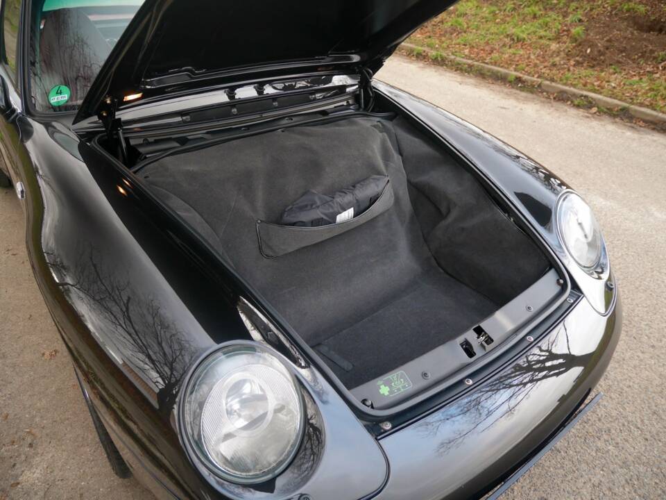 Image 22/34 of Porsche 911 Carrera (1997)