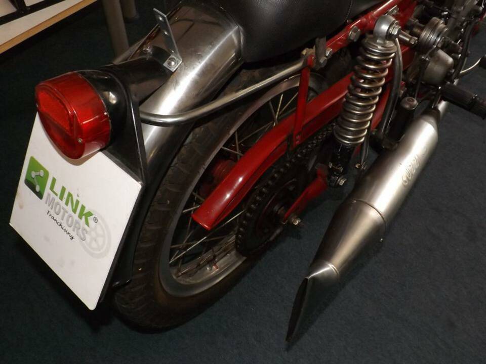 Immagine 4/35 di Moto Guzzi Falcone Turismo (1973)