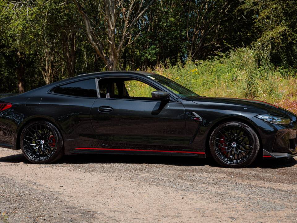 Image 2/41 of BMW M4 CSL (2022)