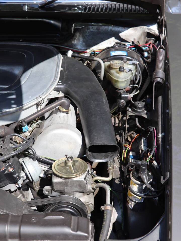 Image 23/59 of Mercedes-Benz 500 SLC (1980)