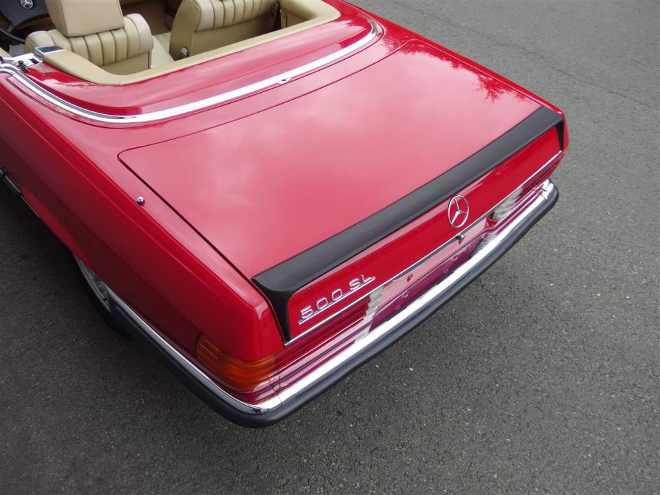 Image 19/84 of Mercedes-Benz 500 SL (1984)