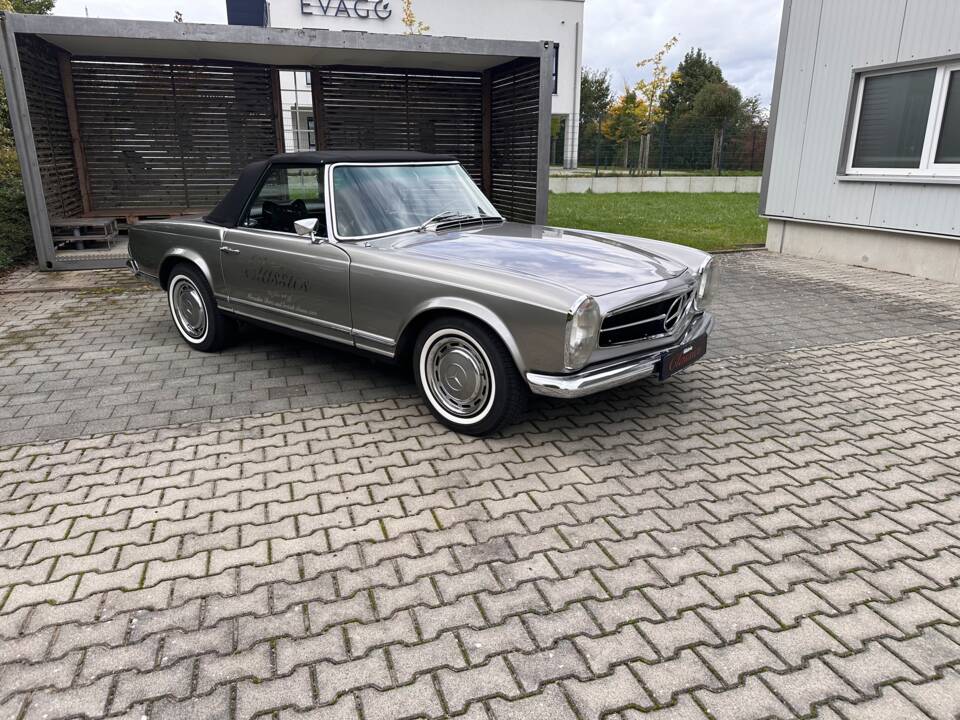 Image 2/36 of Mercedes-Benz 280 SL (1968)