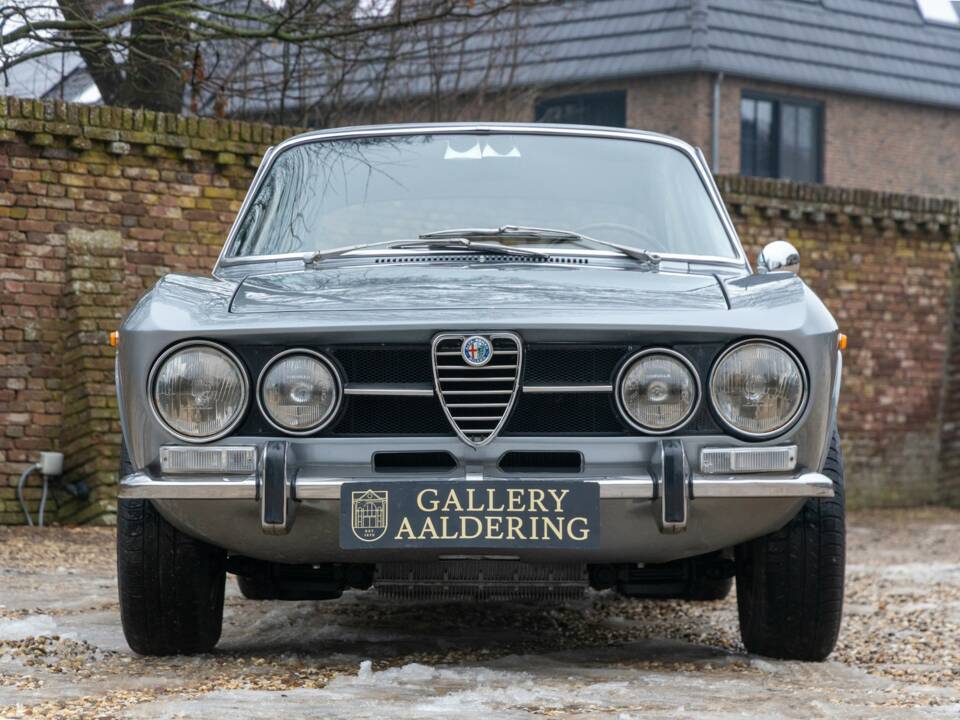 Image 5/50 de Alfa Romeo Giulia GT 1300 Junior (1972)