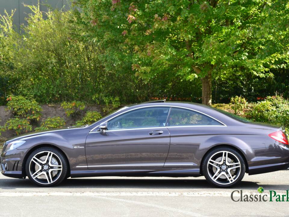 Immagine 2/50 di Mercedes-Benz CL 63 AMG (2007)