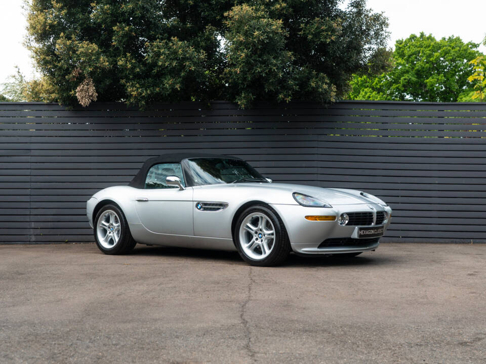 Image 52/53 of BMW Z8 (2001)