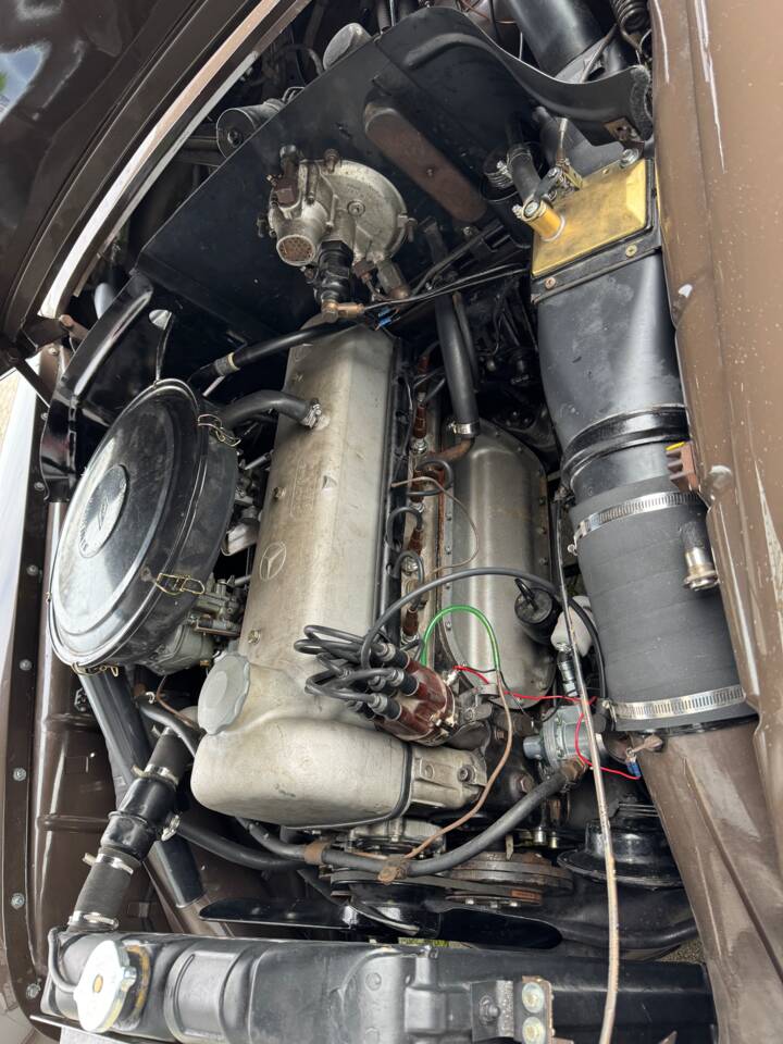 Image 35/43 of Mercedes-Benz 220 S (1956)