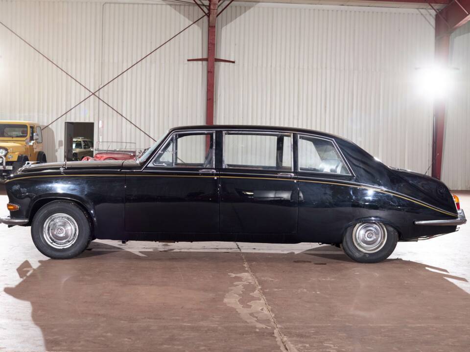 Image 14/70 of Daimler DS 420 (1976)