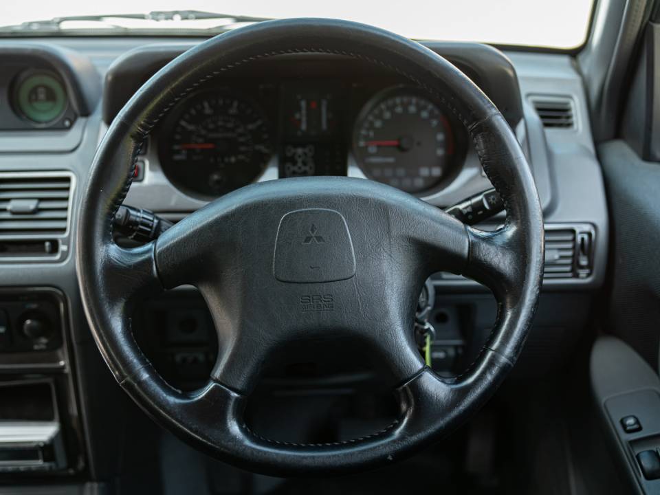 Afbeelding 37/50 van Mitsubishi Pajero 3500 V6 (1998)
