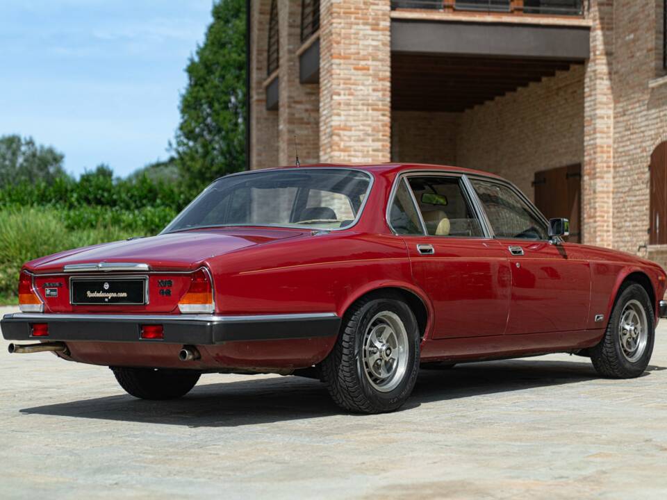 Imagen 6/50 de Jaguar XJ 6 4.2 (1981)